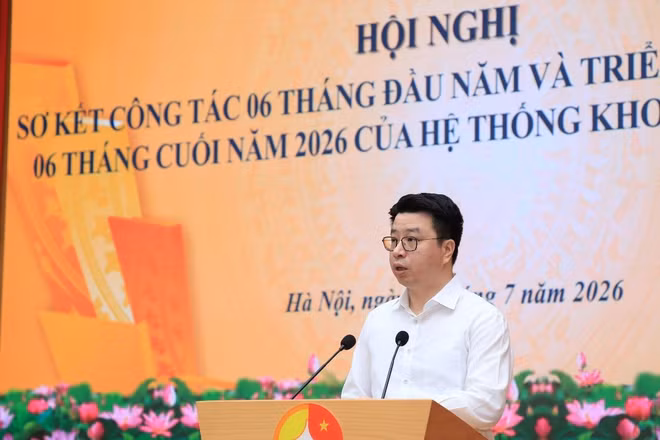 Giám đốc Kho bạc Nhà nước Trân Quân phát biểu tại hội nghị.