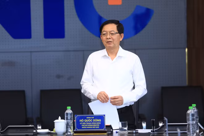 Phó Thủ tướng Chính phủ Hồ Quốc Dũng thăm và làm việc với Trung tâm Đổi mới sáng tạo quốc gia.