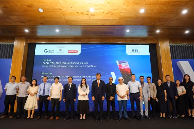 Hội Khoa học Kinh tế Việt Nam (VEA), VnEconomy và Viện Nghiên cứu Công nghệ vì Cộng đồng (TFGI), cùng phối hợp chuyên môn là Viện Nghiên cứu Chính sách và Chiến lược (IPSS), đồng tổ chức Hội thảo với chủ đề: "Di chuyển, trí tuệ nhân tạo (AI) và xã hội: Củng cố tương lai lĩnh vực giao thông vận tải tại Việt Nam".