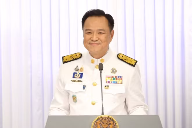 Tân Thủ tướng Thái Lan Anutin Charnvirakul phát biểu sau lễ nhận sắc lệnh phê chuẩn của Hoàng gia tại Bangkok, ngày 7/9/2025. (Ảnh: THX/TTXVN)