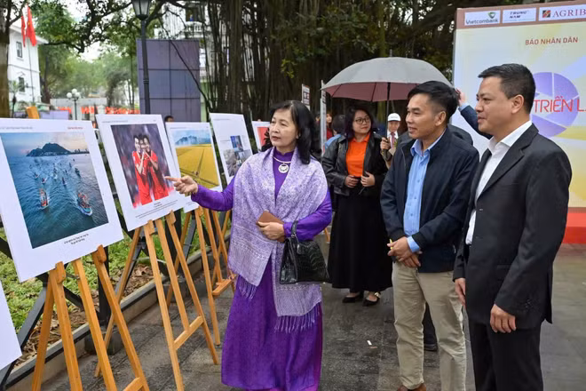 Cuộc thi ảnh báo chí “Việt Nam trên hành trình đổi mới” do Báo Nhân Dân tổ chức nhân kỷ niệm 75 năm ra số đầu.