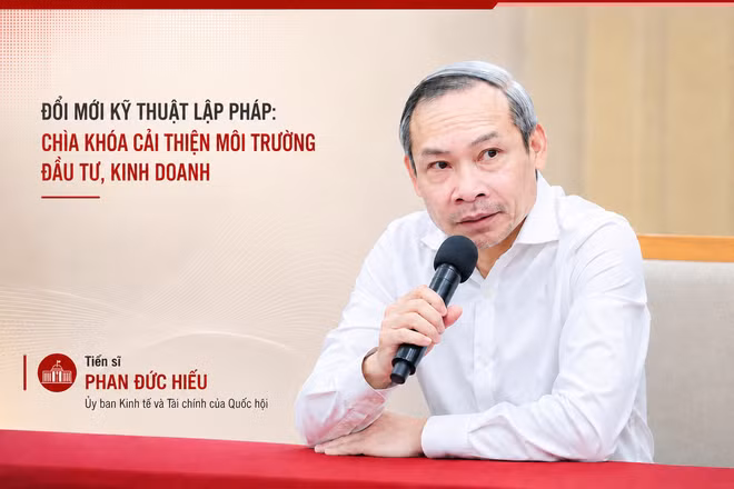 Tiến sĩ Phan Đức Hiếu trao đổi về quá trình cải cách thủ tục hành chính, cải thiện môi trường, đầu tư kinh doanh tại Việt Nam. (Ảnh: Có sử dụng yếu tố AI trong thiết kế)