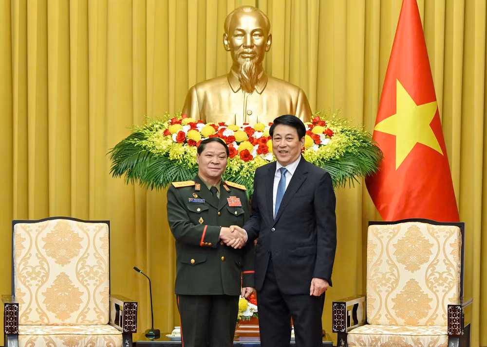 Chủ tịch nước tiếp Chủ nhiệm Tổng cục Chính trị Quân đội nhân dân Lào. (Ảnh: THỦY NGUYÊN)