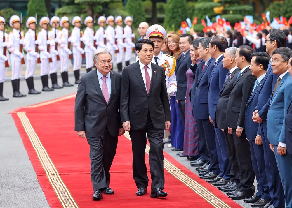 Chủ tịch nước Lương Cường chủ trì lễ đón chính thức Tổng Thư ký Liên hợp quốc Antonio Guterres. (Ảnh: THỦY NGUYÊN)