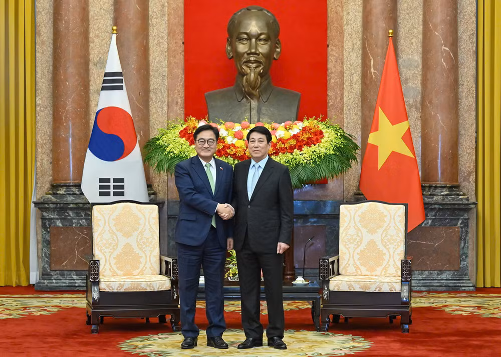 Chủ tịch nước Lương Cường hội kiến Chủ tịch Quốc hội Hàn Quốc Woo Won Shik. (Ảnh: Thủy Nguyên)