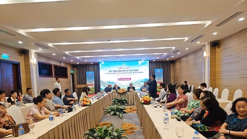 Toàn cảnh diễn đàn.