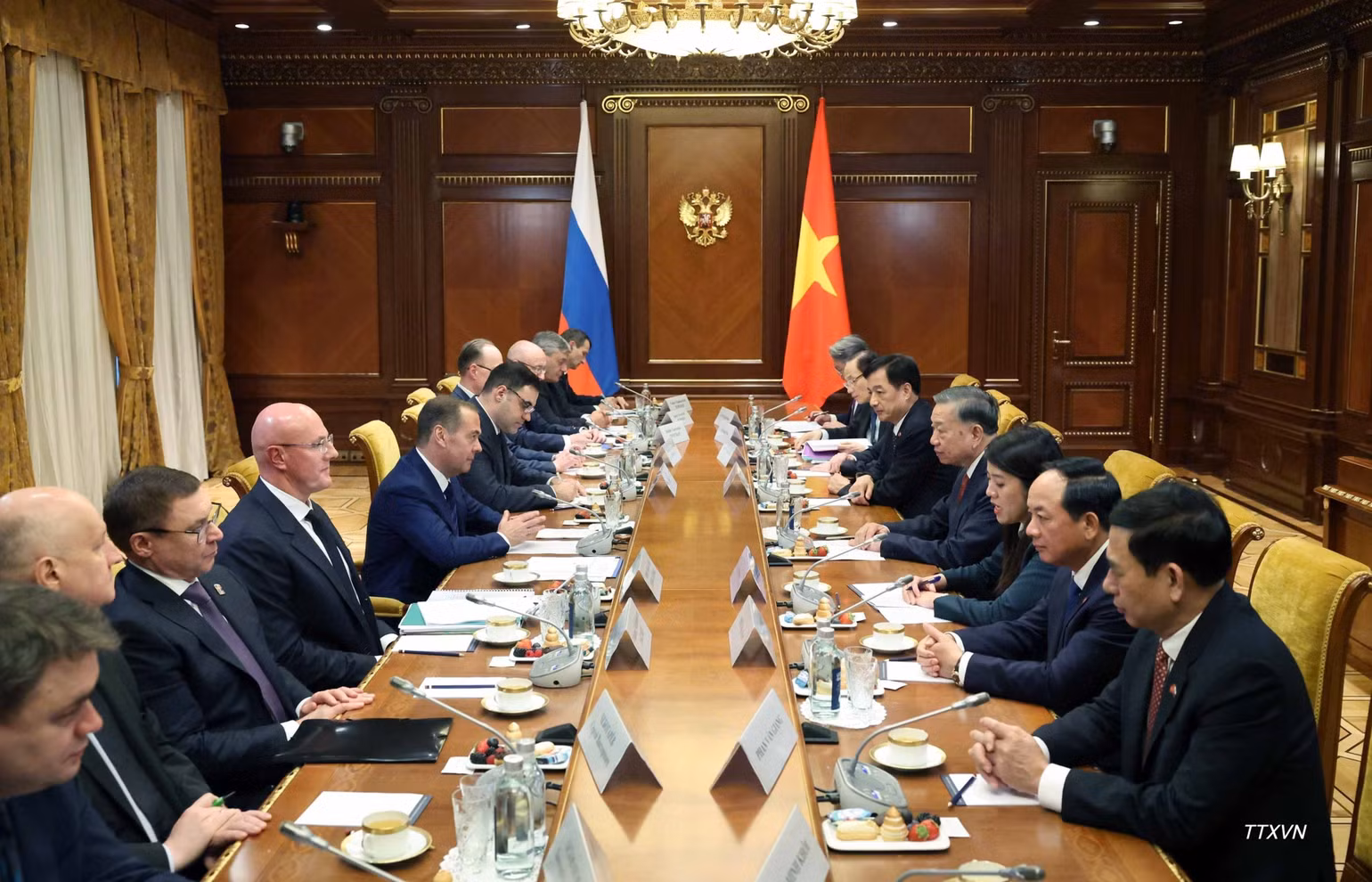 vna-potal-tong-bi-thu-chu-tich-nuoc-to-lam-hoi-kien-chu-tich-dang-nuoc-nga-thong-nhat-pho-chu-tich-hoi-dong-an-ninh-lien-bang-nga-dmitry-medvedev-3550.jpg
