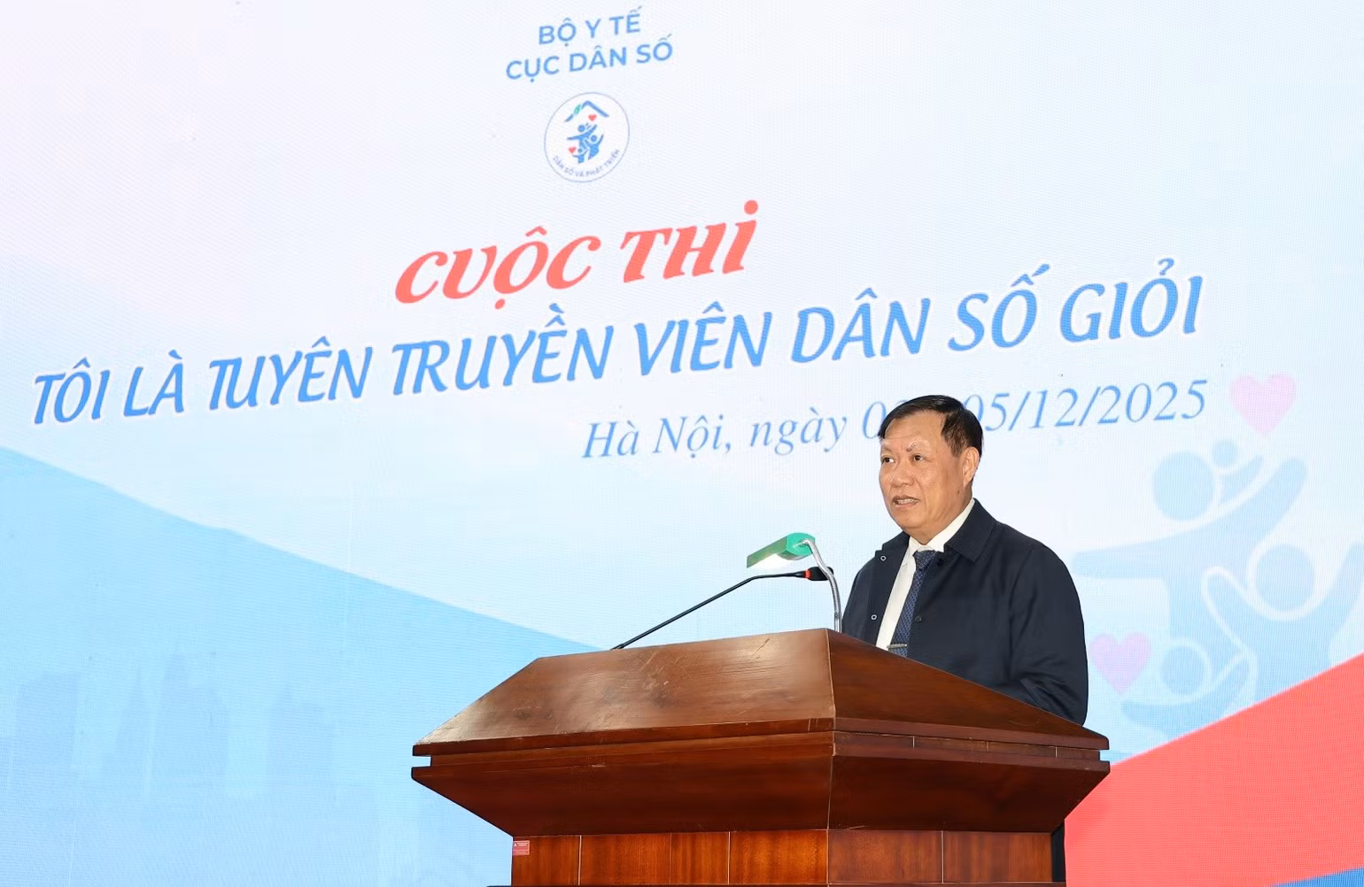 Thứ trưởng Bộ Y tế Đỗ Xuân Tuyên phát biểu khai mạc cuộc thi. Ảnh: TRẦN MINH