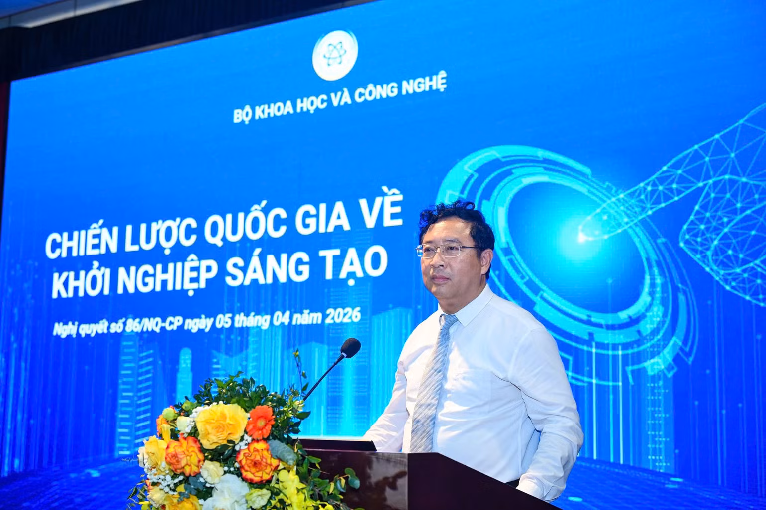 8-pham-hong-quat.jpg