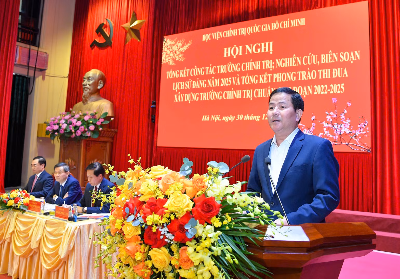 gen-h-3112-tham-luan-2.jpg