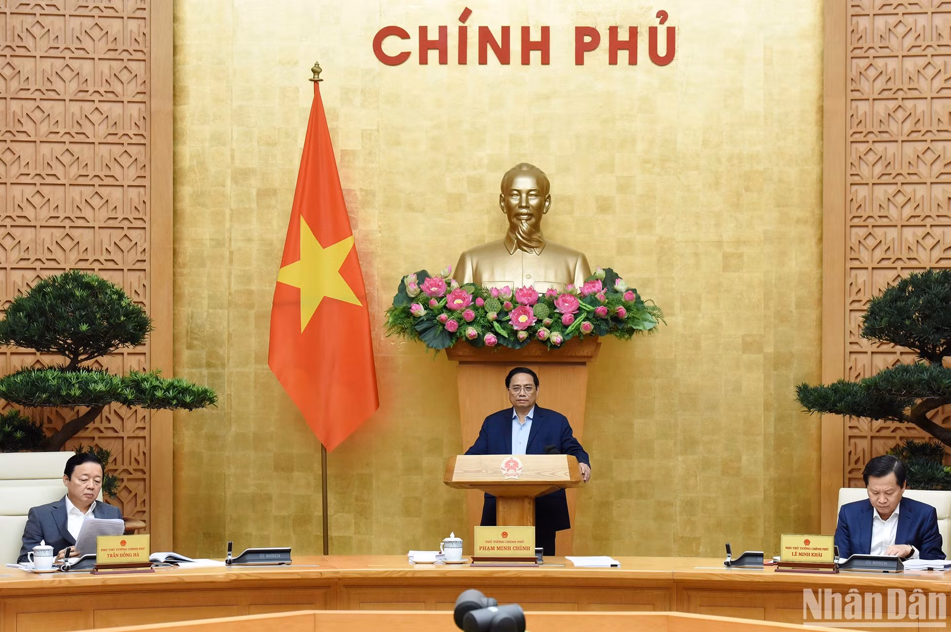 Thủ tướng chủ trì phiên họp Chính phủ chuyên đề xây dựng pháp luật tháng 4 năm 2023.