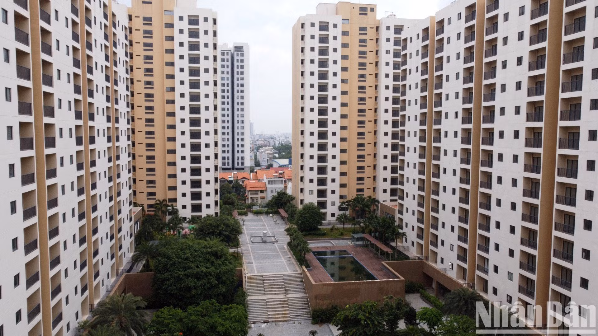 3.790 căn hộ tái định cư tại Khu đô thị mới Thủ Thiêm thuộc 5 tòa nhà chung cư đã xây dựng xong nhưng nhiều năm qua bị bỏ trống. 3.790 căn hộ tái định cư tại Khu đô thị mới Thủ Thiêm thuộc 5 tòa nhà chung cư đã xây dựng xong nhưng nhiều năm qua bị bỏ trống.