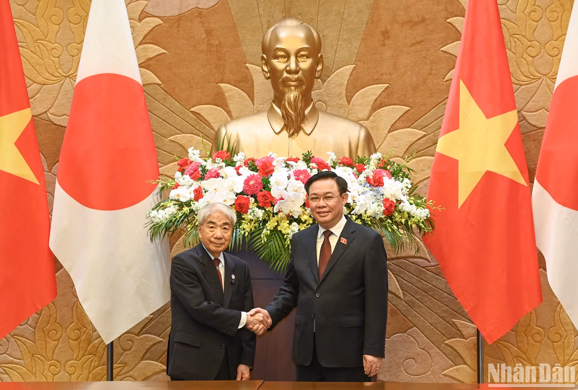 Chủ tịch Quốc hội Vương Đình Huệ và Chủ tịch Thượng viện Nhật Bản Otsuji Hidehisa tại buổi hội đàm.
