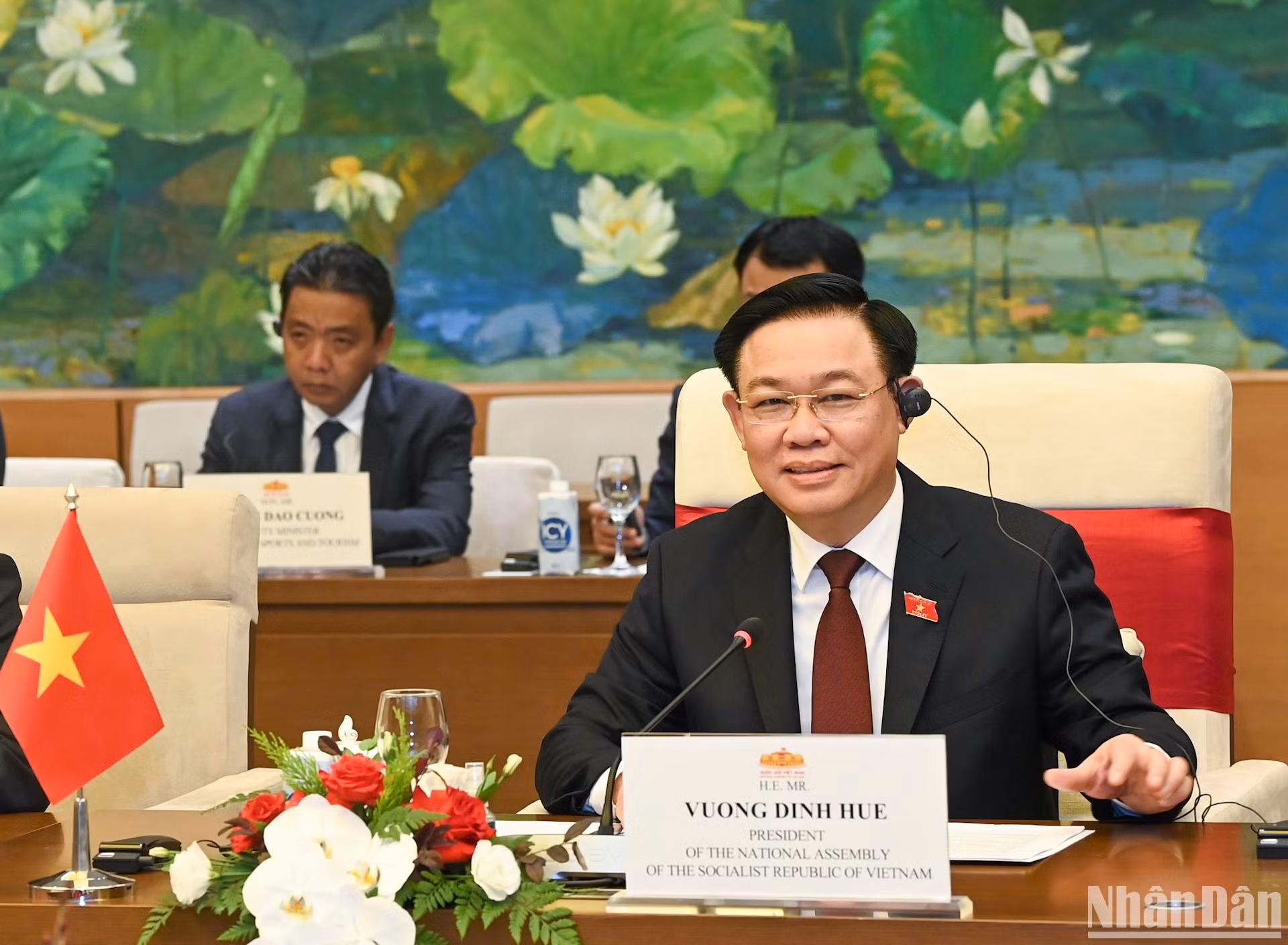 Chủ tịch Quốc hội Vương Đình Huệ phát biểu tại buổi hội đàm.