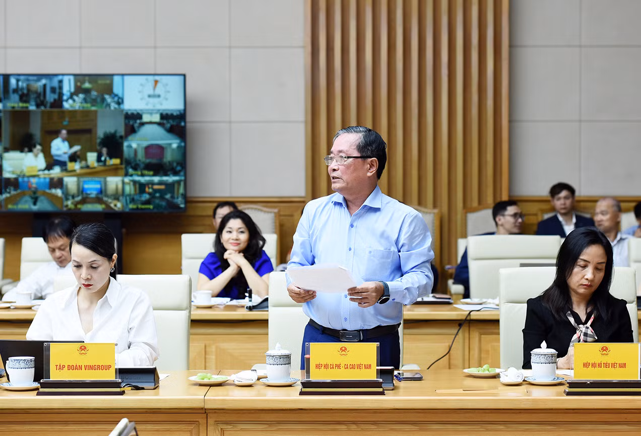 Đại diện lãnh đạo Hiệp hội cà-phê, ca cao Việt Nam phát biểu. Đại diện lãnh đạo Hiệp hội cà-phê, ca cao Việt Nam phát biểu.