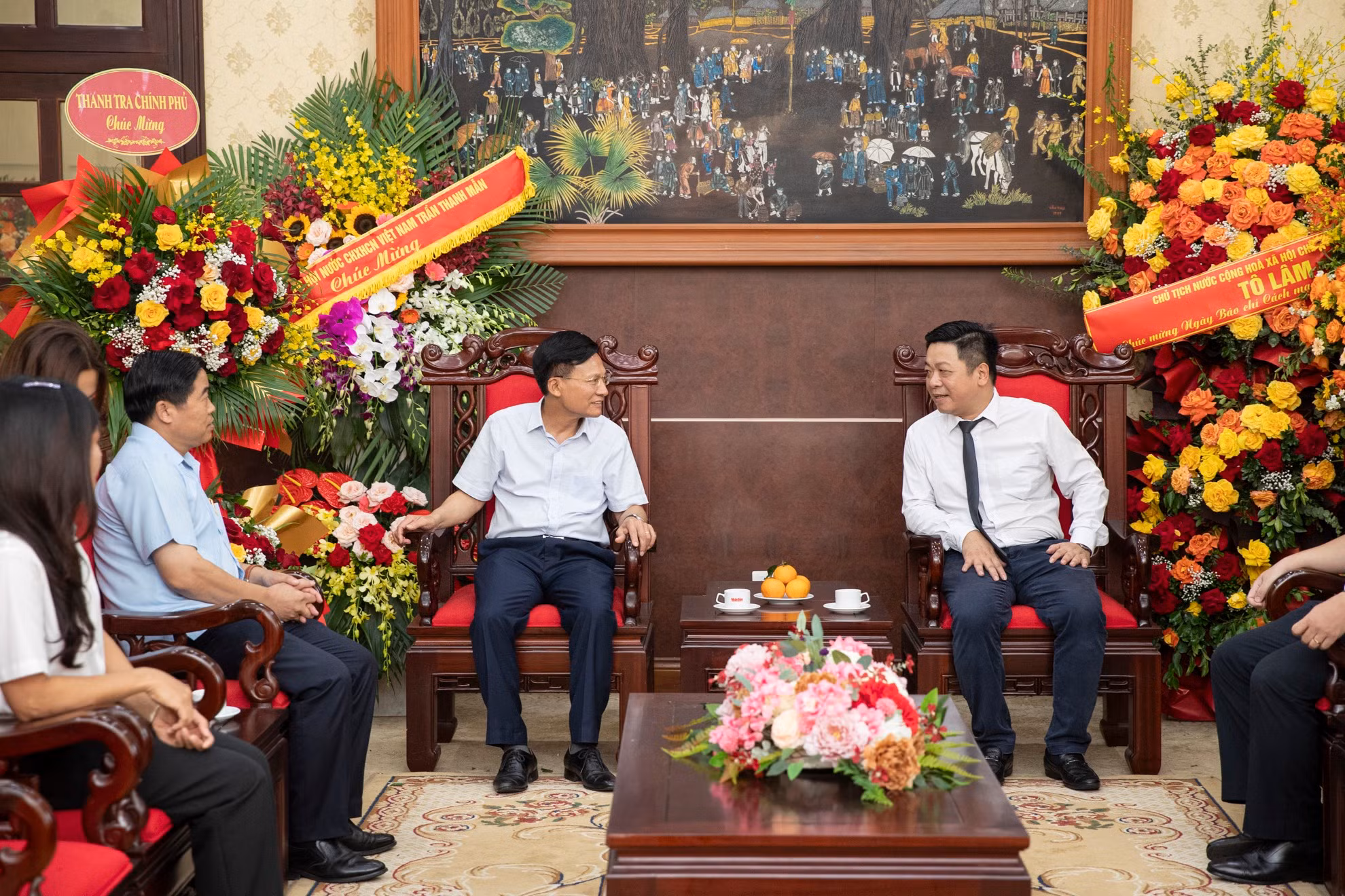 Đồng chí Bùi Ngọc Lam, Phó Tổng Thanh tra Chính phủ tới thăm và chúc mừng Báo Nhân Dân. Báo Nhân Dân luôn là kênh thông tin quan trọng để chuyển tải chính sách, đường lối của Đảng và Nhà nước tới người dân.