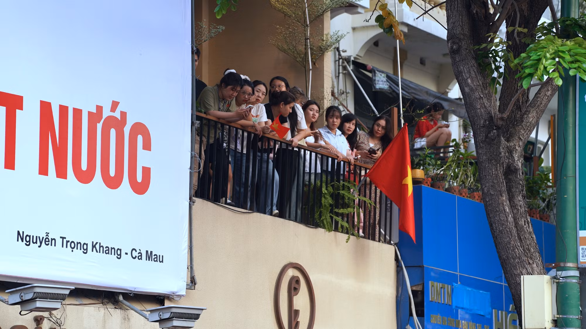 Ban công cũng là một lựa chọn hợp lý cho thời điểm này.