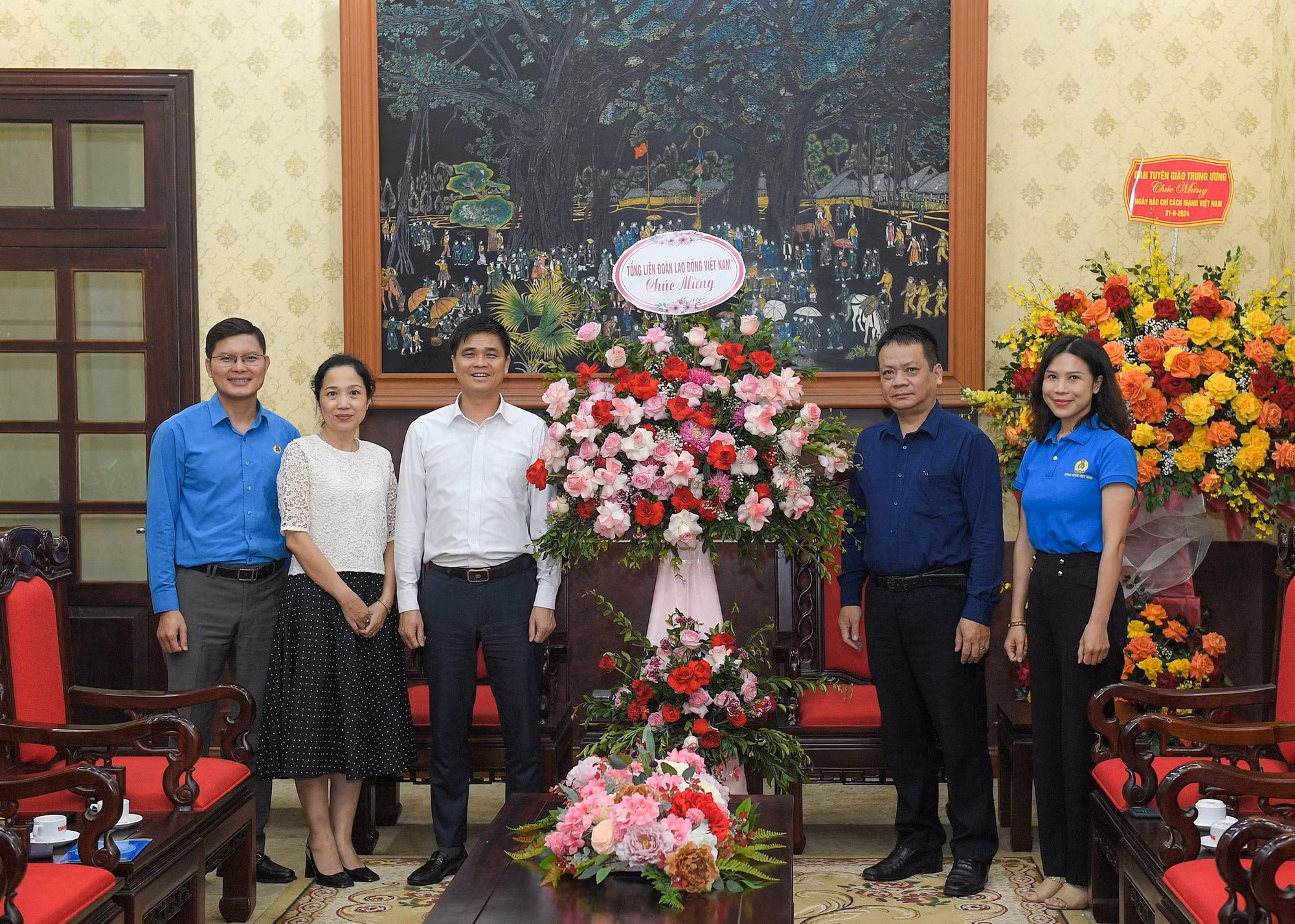 [Ảnh] Các cơ quan, đơn vị thăm và chúc mừng Báo Nhân Dân nhân dịp 21/6 ảnh 5