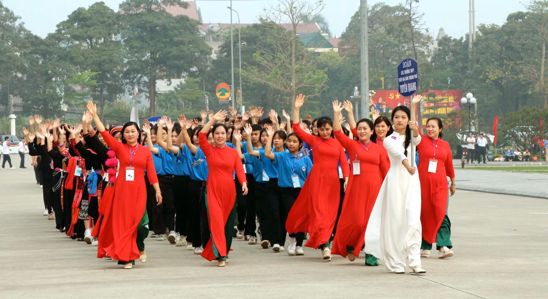 Hội khỏe Phù Đổng tỉnh Tuyên Quang lần thứ XI có sự tham gia của gần 2.000 vận động viên. Hội khỏe Phù Đổng tỉnh Tuyên Quang lần thứ XI có sự tham gia của gần 2.000 vận động viên.
