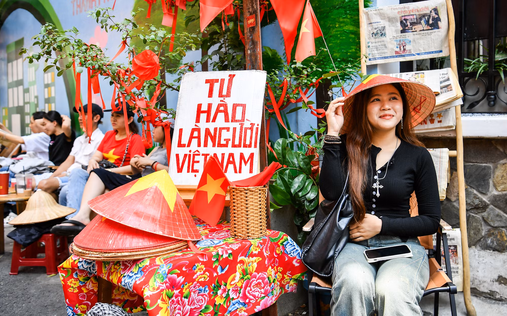 Tự hào là người Việt Nam. Tự hào là người Việt Nam.