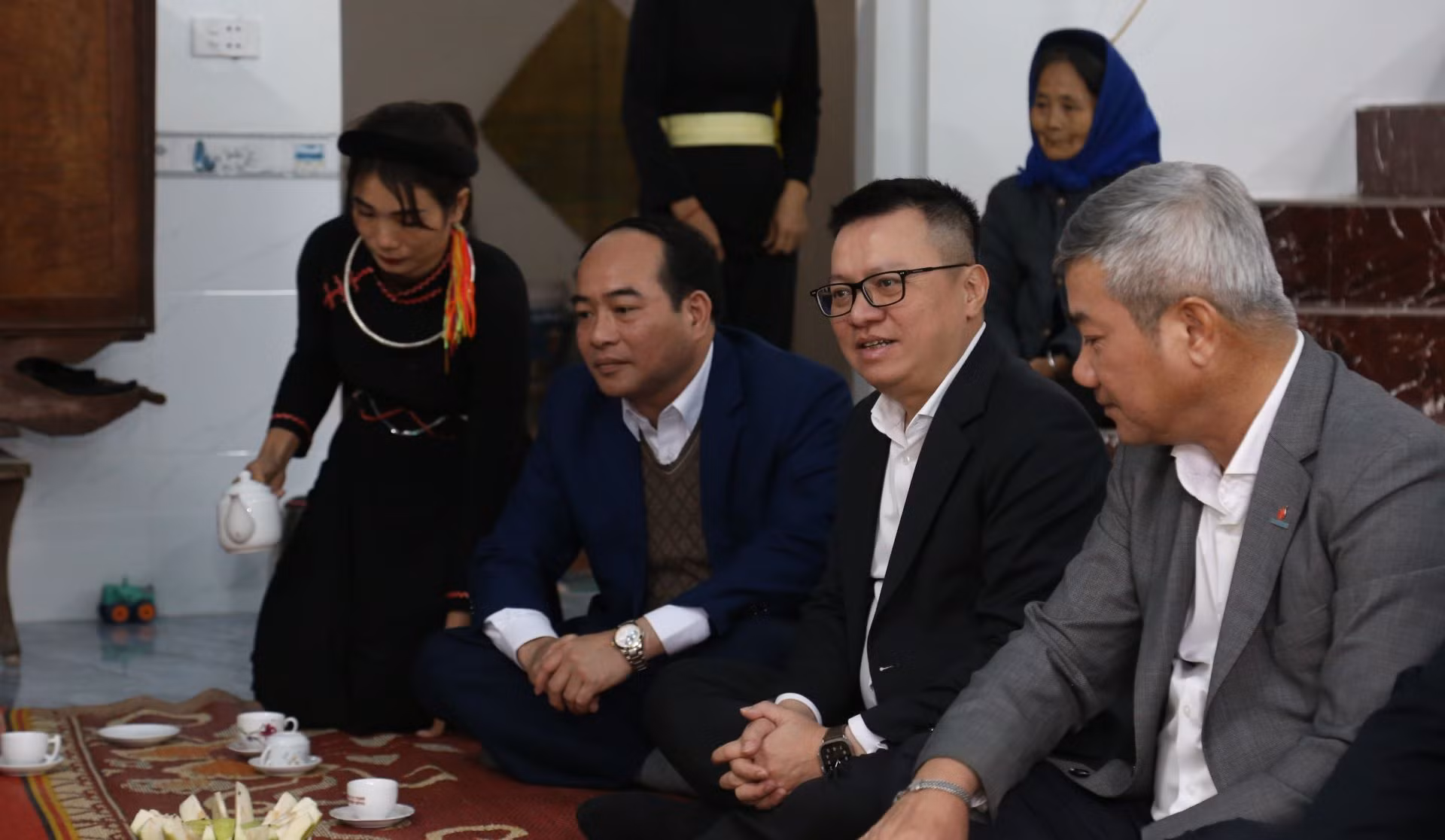 Đồng chí Lê Quốc Minh nhấn mạnh, trong thời gian tới, Báo Nhân Dân sẽ tiếp tục thông tin về tình hình của địa phương, những khó khăn của người dân, để từ đó kêu gọi sự quan tâm của nhiều nhà tài trợ hơn nữa cùng chung tay hỗ trợ các gia đình chính sách có hoàn cảnh khó khăn ở tỉnh Tuyên Quang nói riêng và các địa phương trên cả nước nói chung.