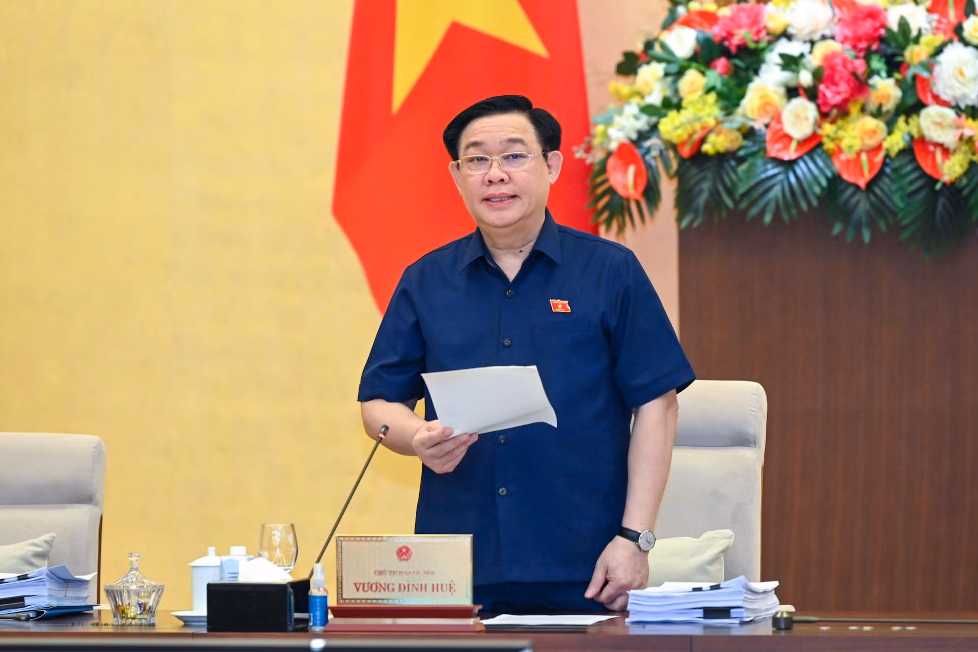 Chủ tịch Quốc hội nhấn mạnh, trên cơ sở xem xét toàn diện công tác chuẩn bị và các nội dung trình Quốc hội, sau khi tiếp thu ý kiến các vị đại biểu Quốc hội, các Đoàn đại biểu Quốc hội, Ủy ban Thường vụ Quốc hội sẽ cho ý kiến lần cuối cùng về chương trình nội dung Kỳ họp thứ 6 để trình Quốc hội xem xét, biểu quyết thông qua tại phiên họp trù bị. Chủ tịch Quốc hội nhấn mạnh, trên cơ sở xem xét toàn diện công tác chuẩn bị và các nội dung trình Quốc hội, sau khi tiếp thu ý kiến các vị đại biểu Quốc hội, các Đoàn đại biểu Quốc hội, Ủy ban Thường vụ Quốc hội sẽ cho ý kiến lần cuối cùng về chương trình nội dung Kỳ họp thứ 6 để trình Quốc hội xem xét, biểu quyết thông qua tại phiên họp trù bị.