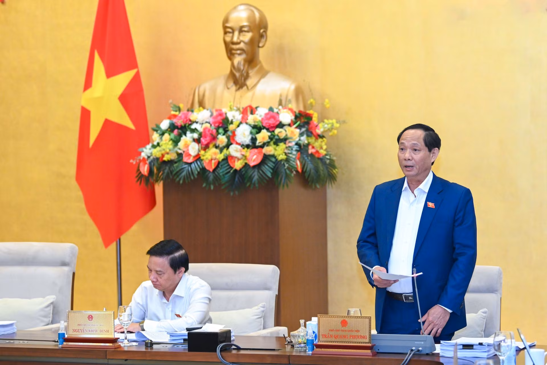 Phó Chủ tịch Quốc hội Trần Quang Phương điều hành nội dung thảo luận cho ý kiến về báo cáo kết quả giám sát việc giải quyết, trả lời kiến nghị cử tri… Phó Chủ tịch Quốc hội Trần Quang Phương điều hành nội dung thảo luận cho ý kiến về báo cáo kết quả giám sát việc giải quyết, trả lời kiến nghị cử tri…