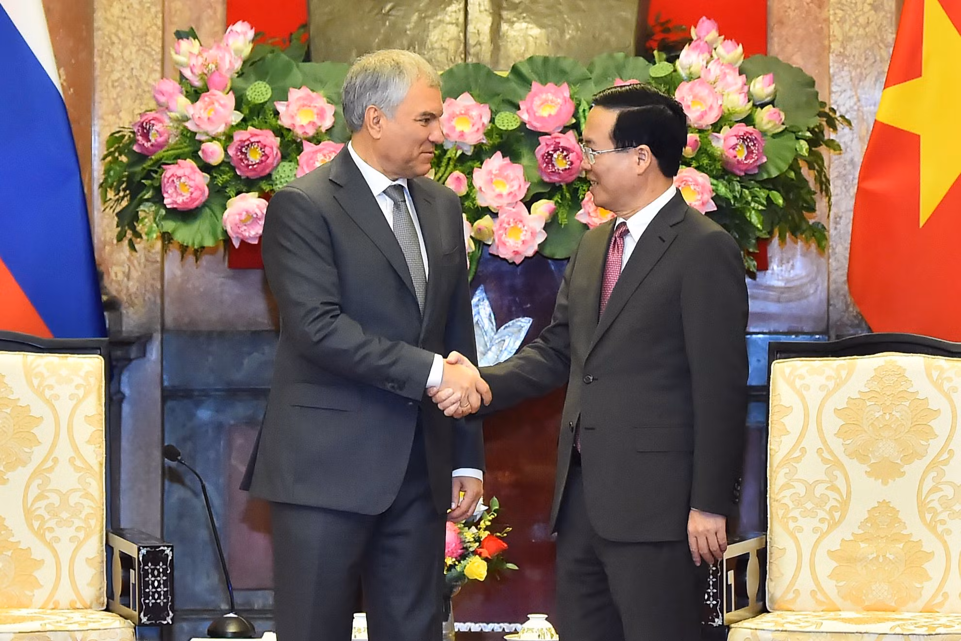 Chủ tịch nước Võ Văn Thưởng chào đón Chủ tịch Duma Quốc gia Quốc hội Liên bang Nga Vyacheslav Viktorovich Volodin tại buổi tiếp. Chủ tịch nước Võ Văn Thưởng chào đón Chủ tịch Duma Quốc gia Quốc hội Liên bang Nga Vyacheslav Viktorovich Volodin tại buổi tiếp.