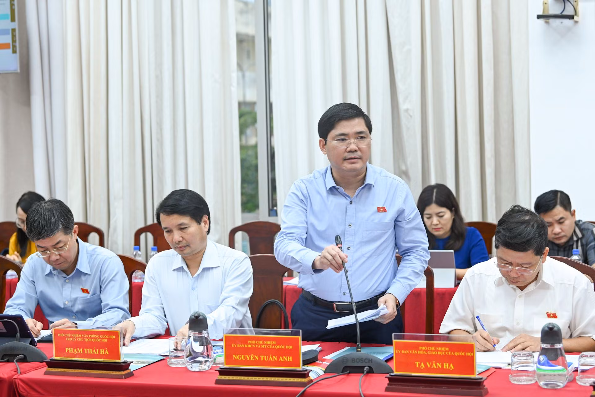 Phó Chủ nhiệm Ủy ban Khoa học, Công nghệ và Môi trường Nguyễn Tuấn Anh phát biểu tại buổi làm việc.