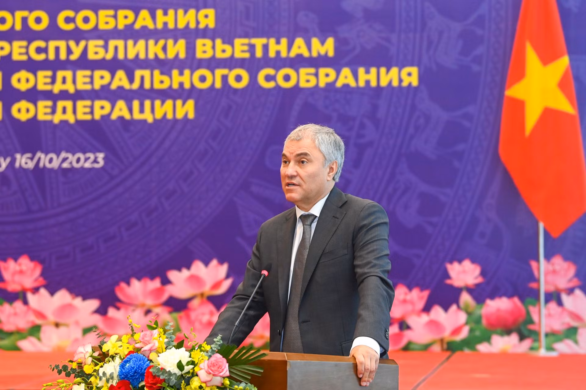 Chủ tịch Duma Quốc gia Quốc hội Liên bang Nga Vyacheslav Viktorovich Volodin phát biểu khai mạc phiên họp.
