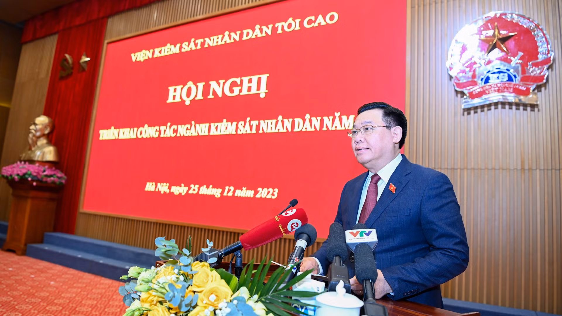 Chủ tịch Quốc hội Vương Đình Huệ phát biểu chỉ đạo hội nghị.