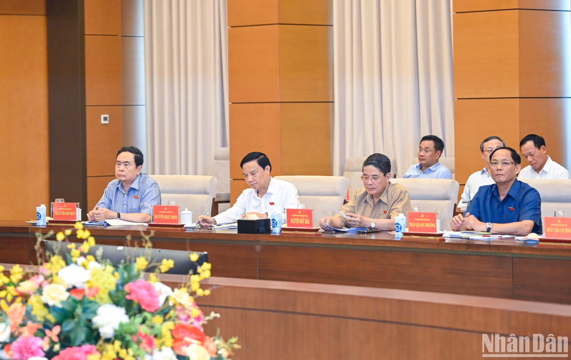 Phó Chủ tịch Thường trực Quốc hội Trần Thanh Mẫn cùng các Phó Chủ tịch Quốc hội và Ủy viên Đảng đoàn Quốc hội dự hội nghị. Phó Chủ tịch Thường trực Quốc hội Trần Thanh Mẫn cùng các Phó Chủ tịch Quốc hội và Ủy viên Đảng đoàn Quốc hội dự hội nghị.