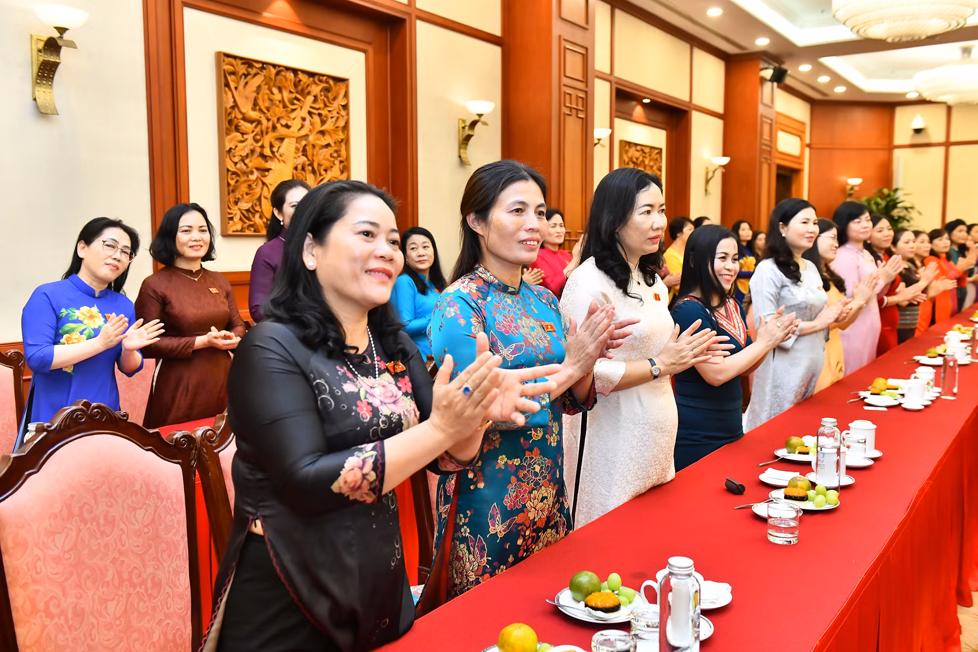 Các nữ đại biểu Quốc hội Việt Nam tham dự cuộc gặp mặt.