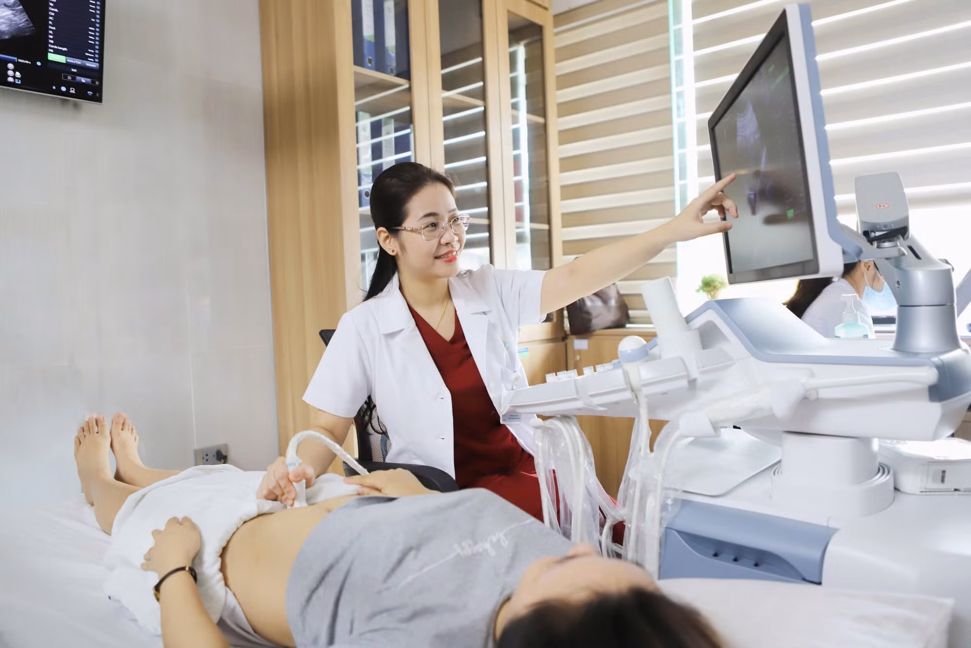 Tiến sĩ, bác sĩ Đinh Thúy Linh - Phó Giám đốc Bệnh viện Phụ sản Hà Nội, Giám đốc Trung tâm sàng lọc, chẩn đoán trước sinh và sơ sinh nhấn mạnh việc tầm soát trước sinh. Tiến sĩ, bác sĩ Đinh Thúy Linh - Phó Giám đốc Bệnh viện Phụ sản Hà Nội, Giám đốc Trung tâm sàng lọc, chẩn đoán trước sinh và sơ sinh nhấn mạnh việc tầm soát trước sinh.