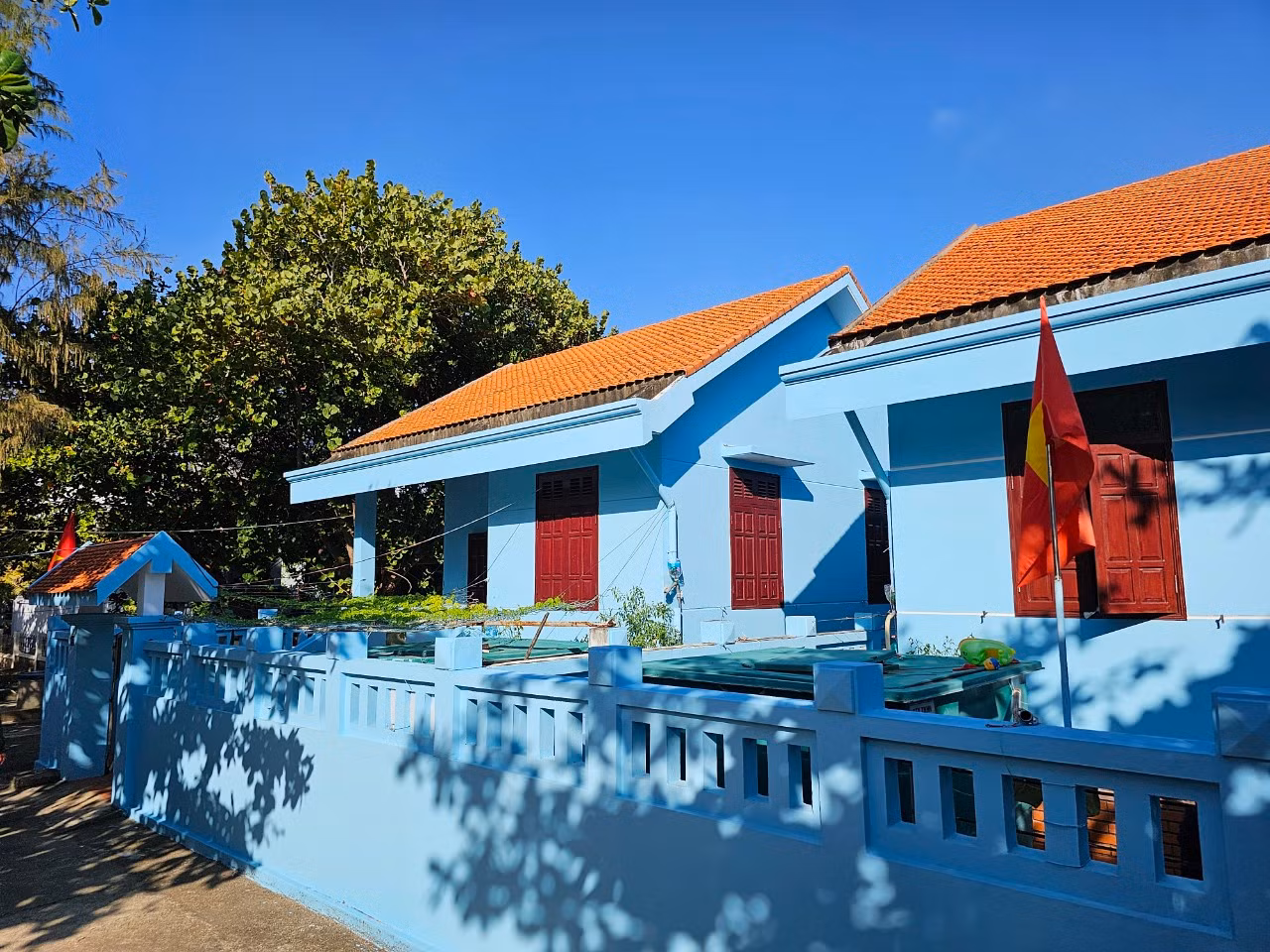 Những ngôi nhà xanh mướt vườn rau tại đảo Trường Sa.