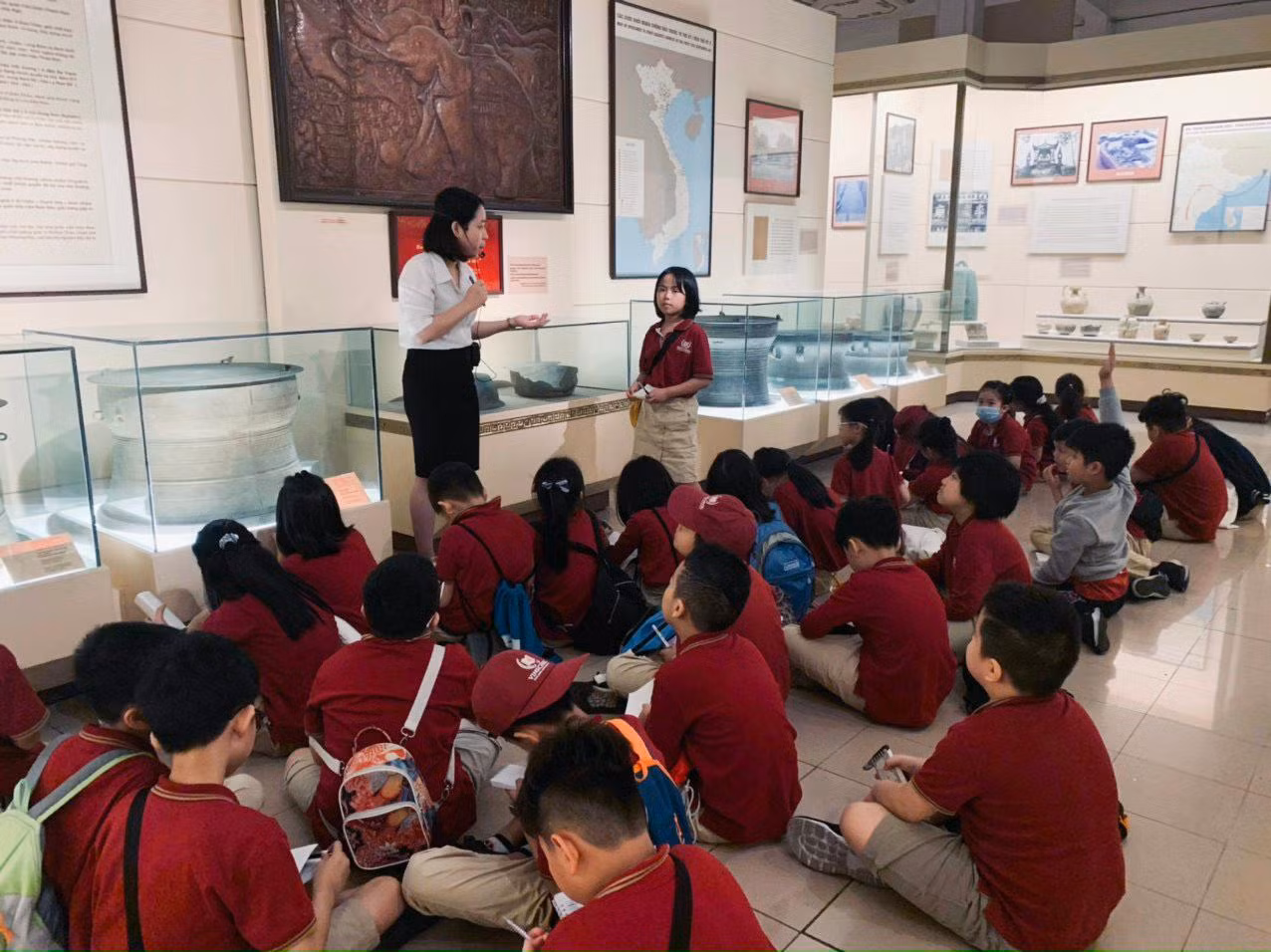 Câu lạc bộ “Em yêu lịch sử” và mô hình "Giờ học lịch sử" được đánh giá là hoạt động có chất lượng, hiệu quả nhất. Câu lạc bộ “Em yêu lịch sử” và mô hình "Giờ học lịch sử" được đánh giá là hoạt động có chất lượng, hiệu quả nhất.