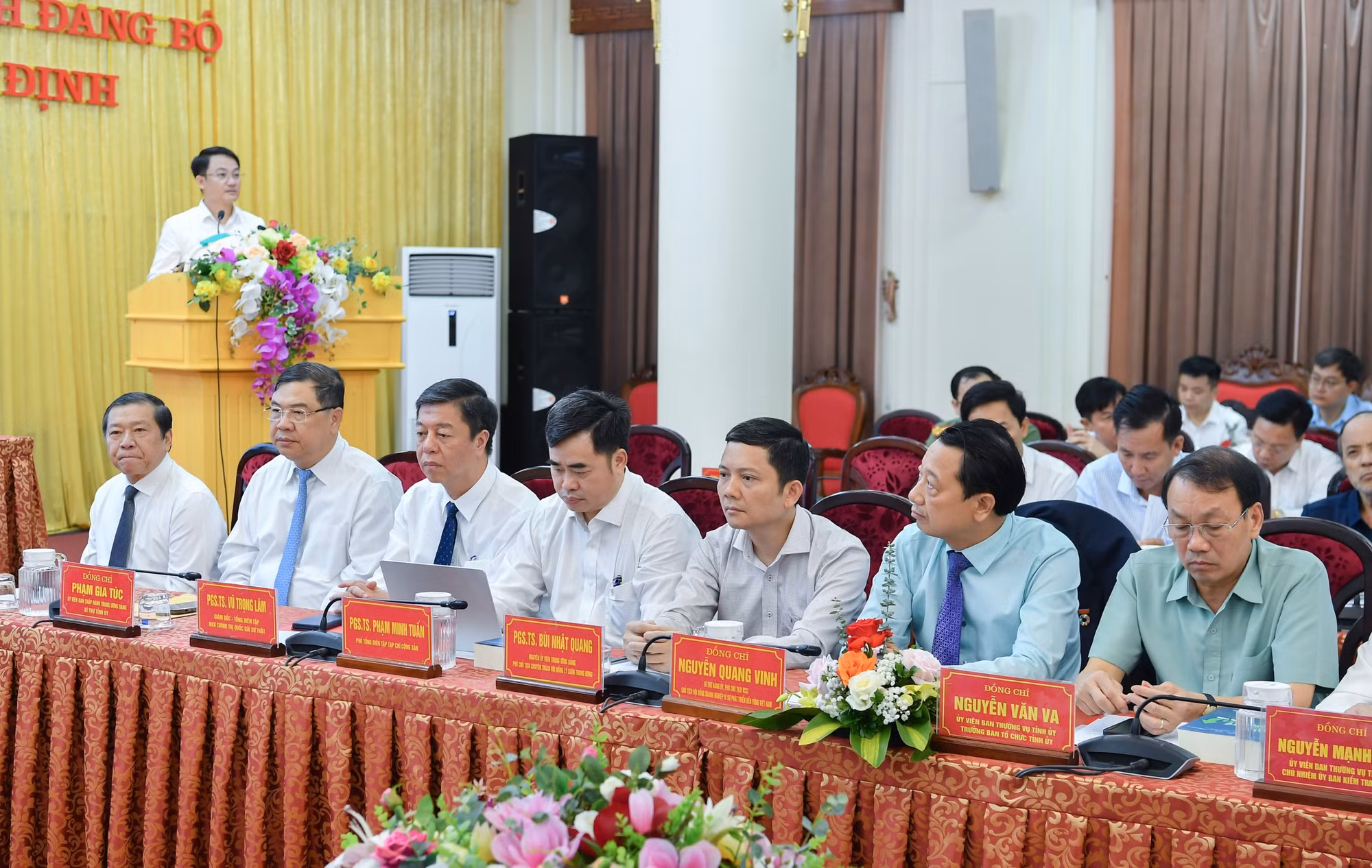 Các đại biểu tham dự hội thảo.