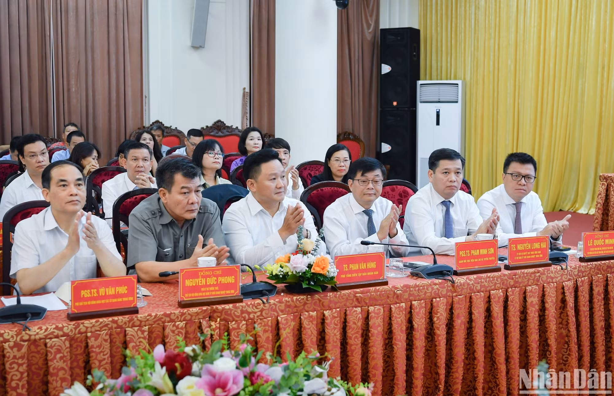 Các đại biểu tham dự hội thảo. Các đại biểu tham dự hội thảo.
