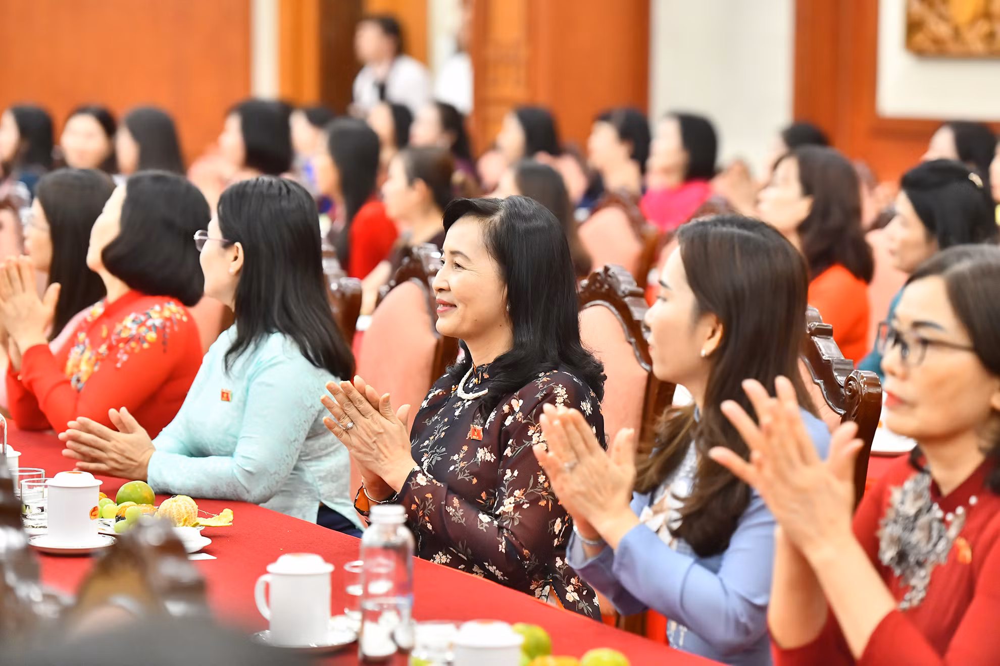 Các nữ đại biểu Quốc hội Việt Nam tham dự cuộc gặp mặt.