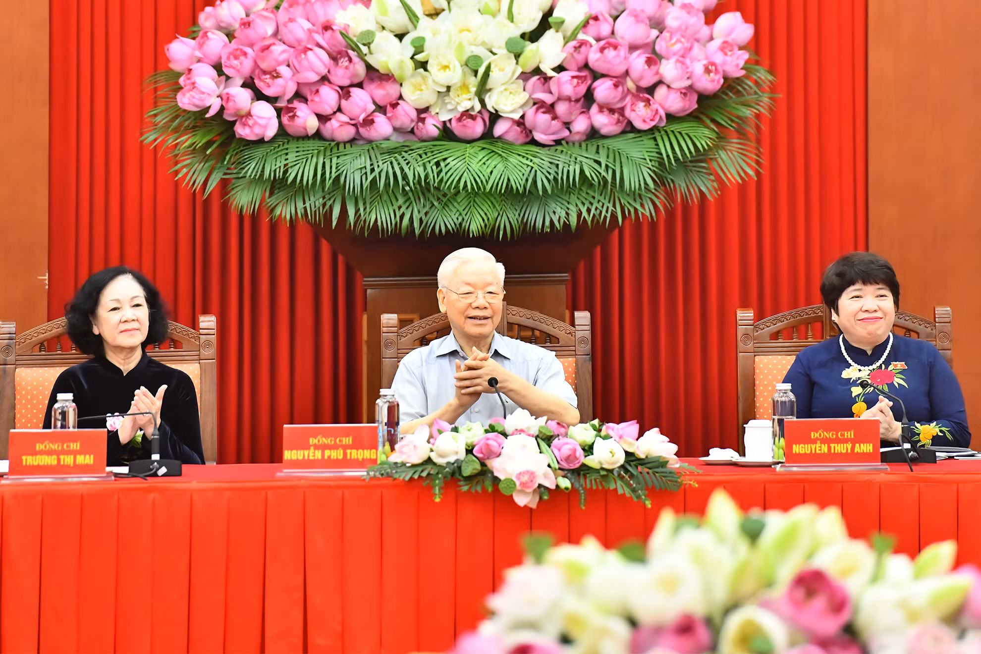 Tổng Bí thư Nguyễn Phú Trọng và các đại biểu dự cuộc gặp mặt Nhóm nữ đại biểu Quốc hội Việt Nam khóa XV.