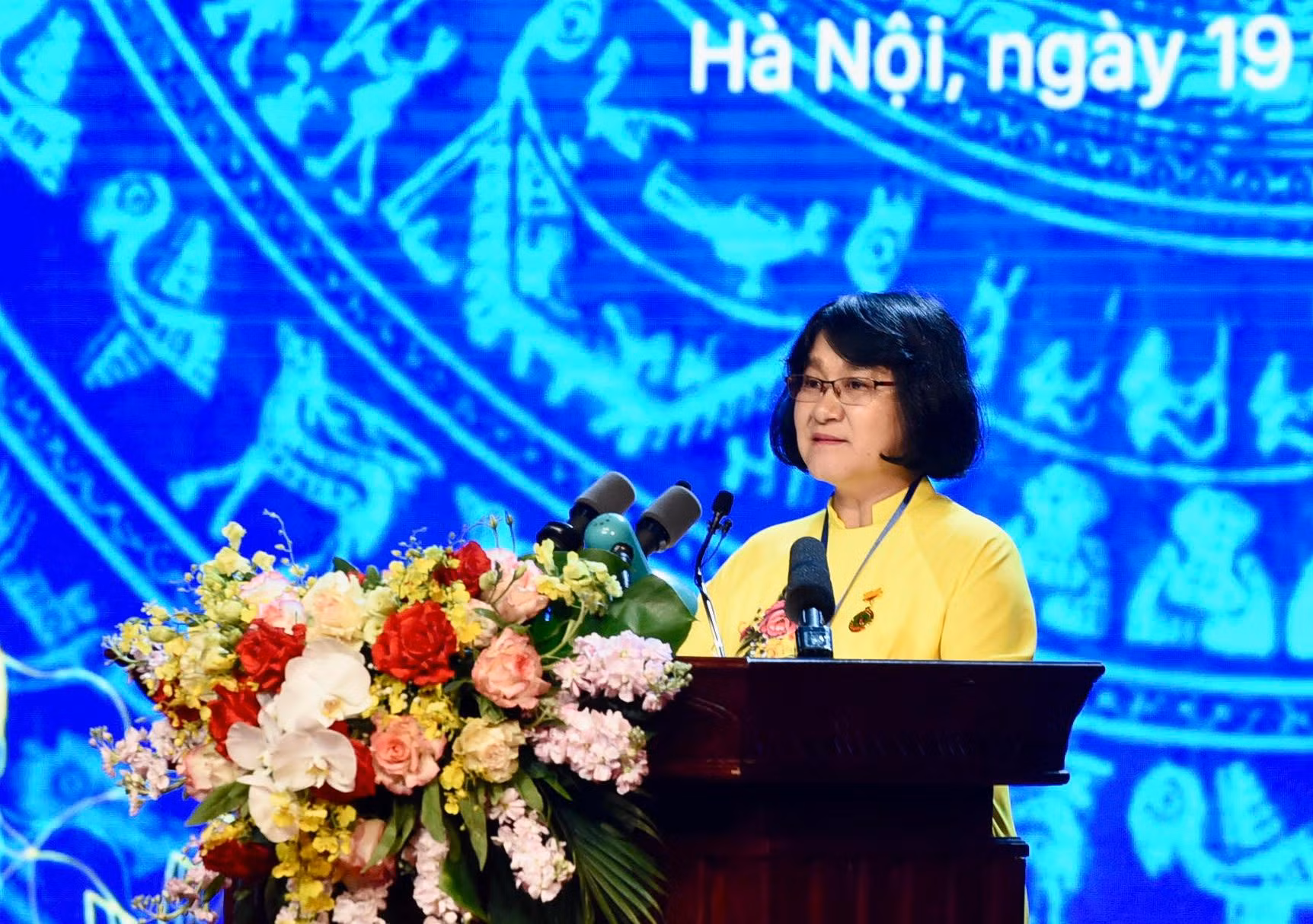 Cô giáo Nguyễn Thị Bảo Thúy, Trường THPT Bảo Lộc (tỉnh Lâm Đồng) đại diện các nhà giáo phát biểu. Cô giáo Nguyễn Thị Bảo Thúy, Trường THPT Bảo Lộc (tỉnh Lâm Đồng) đại diện các nhà giáo phát biểu.