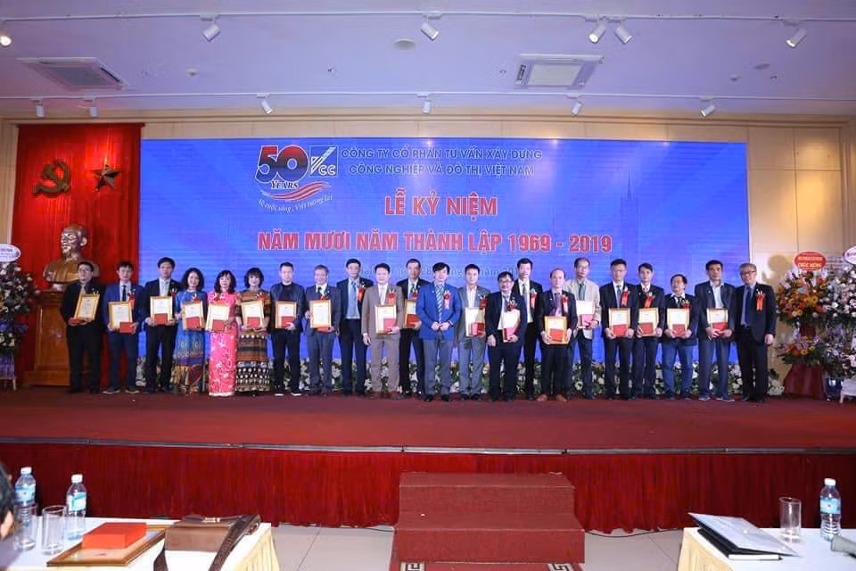 Các cán bộ chủ chốt VCC trong Lễ kỷ niệm 50 năm ngày thành lập công ty tháng 12/2019.