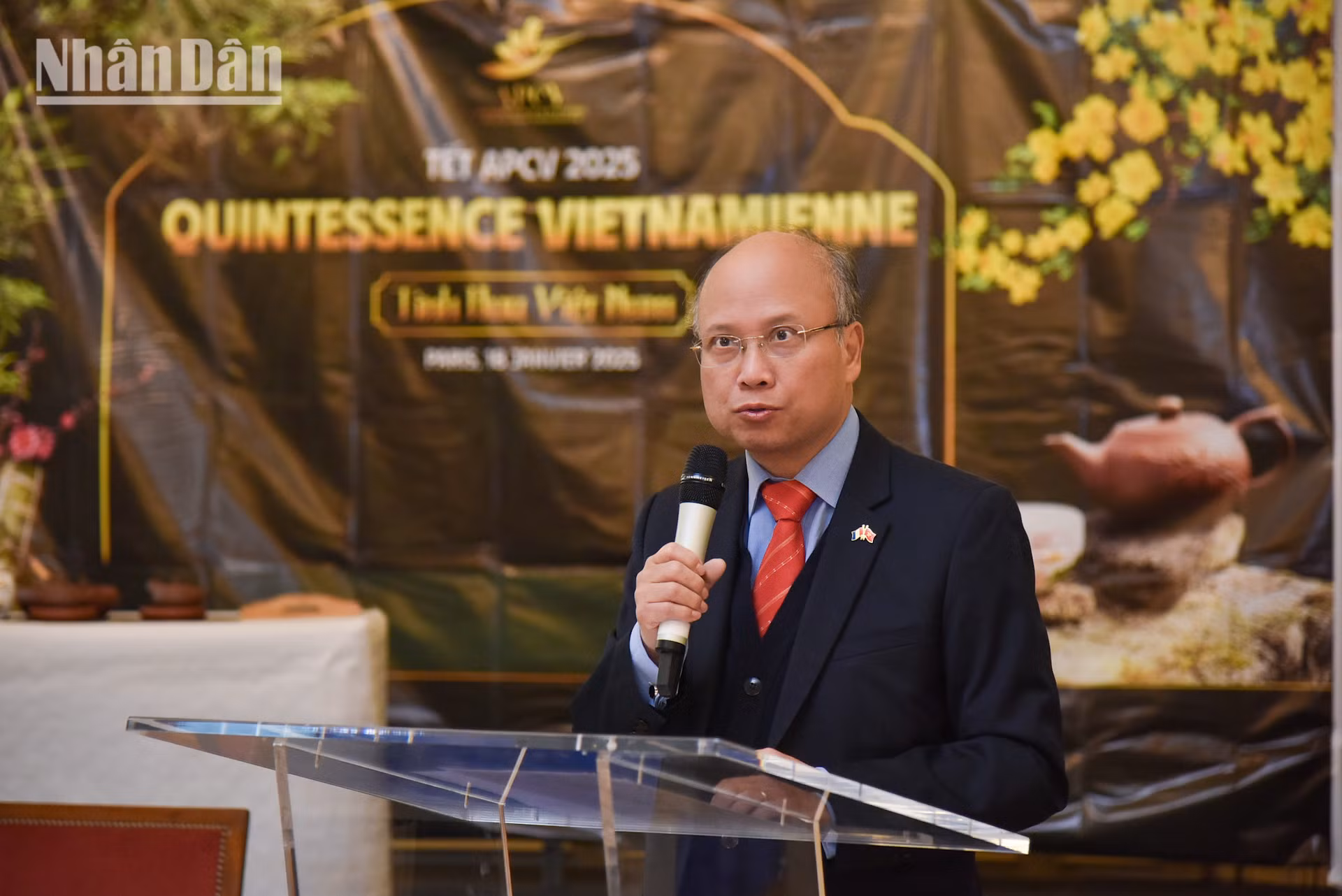 Về phần mình, Đại sứ Đinh Toàn Thắng đánh giá cao những hoạt động gìn giữ và phát huy những nét văn hóa truyền thống trong cộng đồng người Việt tại Pháp mà Hội theo đuổi nhiều năm qua, thu hút sự quan tâm và tham gia của nhiều bạn bè quốc tế. Về phần mình, Đại sứ Đinh Toàn Thắng đánh giá cao những hoạt động gìn giữ và phát huy những nét văn hóa truyền thống trong cộng đồng người Việt tại Pháp mà Hội theo đuổi nhiều năm qua, thu hút sự quan tâm và tham gia của nhiều bạn bè quốc tế.