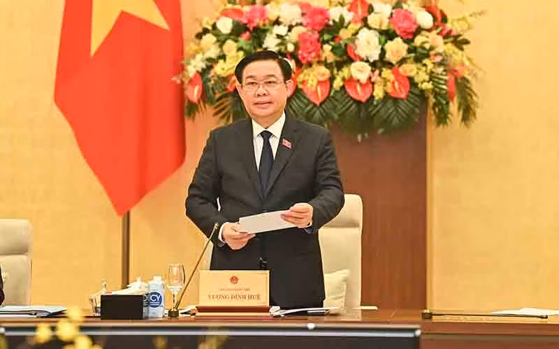 Chủ tịch Quốc hội Vương Đình Huệ phát biểu khai mạc phiên họp. Chủ tịch Quốc hội Vương Đình Huệ phát biểu khai mạc phiên họp.