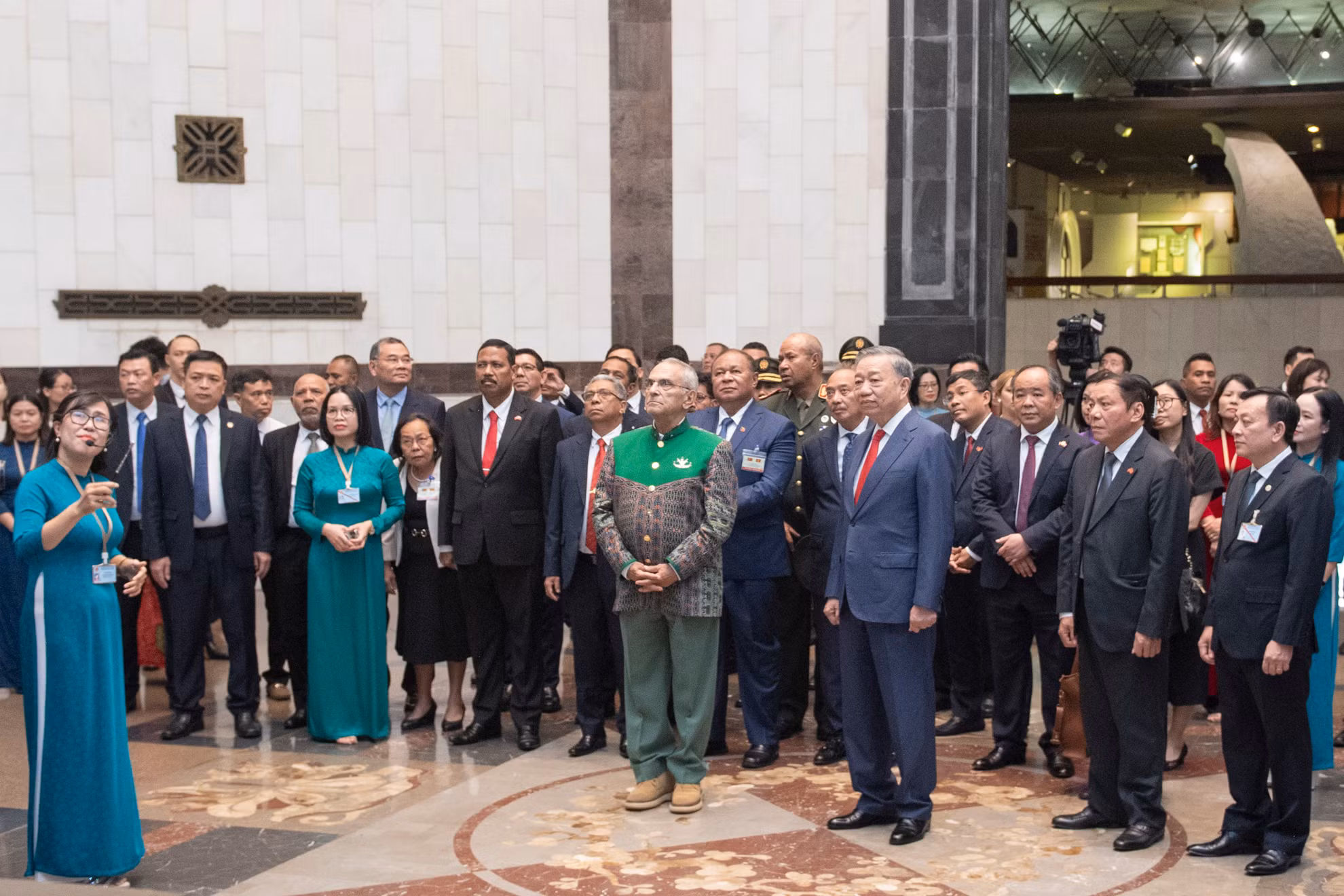 [Ảnh] Chủ tịch nước Tô Lâm cùng Tổng thống Timor Leste José Ramos-Horta tham quan Bảo tàng Hồ Chí Minh ảnh 5