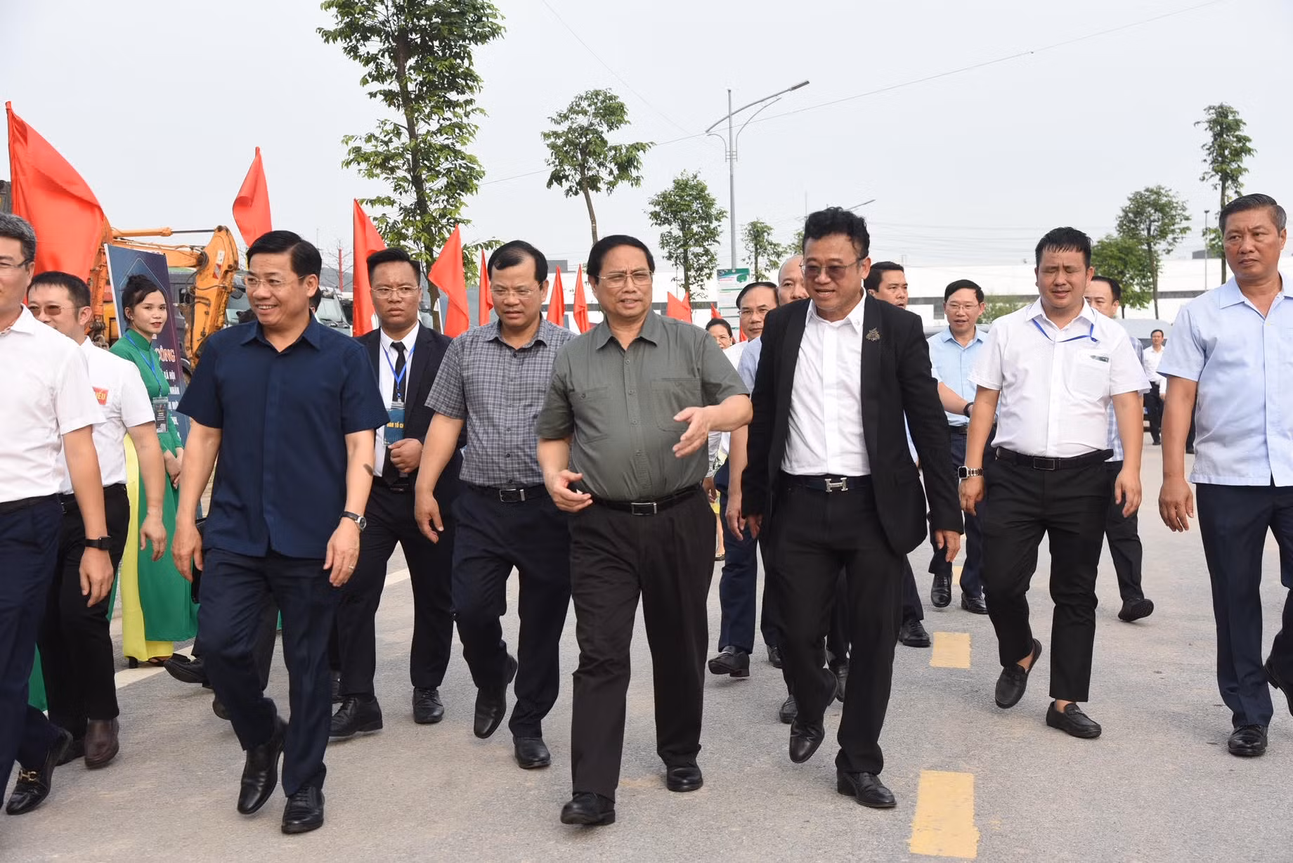 Thủ tướng Phạm Minh Chính dự lễ khởi công dự án nhà ở xã hội dành cho công nhân tại Khu đô thị mới thị trấn Nếnh, huyện Việt Yên, tỉnh Bắc Giang (giai đoạn 2). Thủ tướng Phạm Minh Chính dự lễ khởi công dự án nhà ở xã hội dành cho công nhân tại Khu đô thị mới thị trấn Nếnh, huyện Việt Yên, tỉnh Bắc Giang (giai đoạn 2).