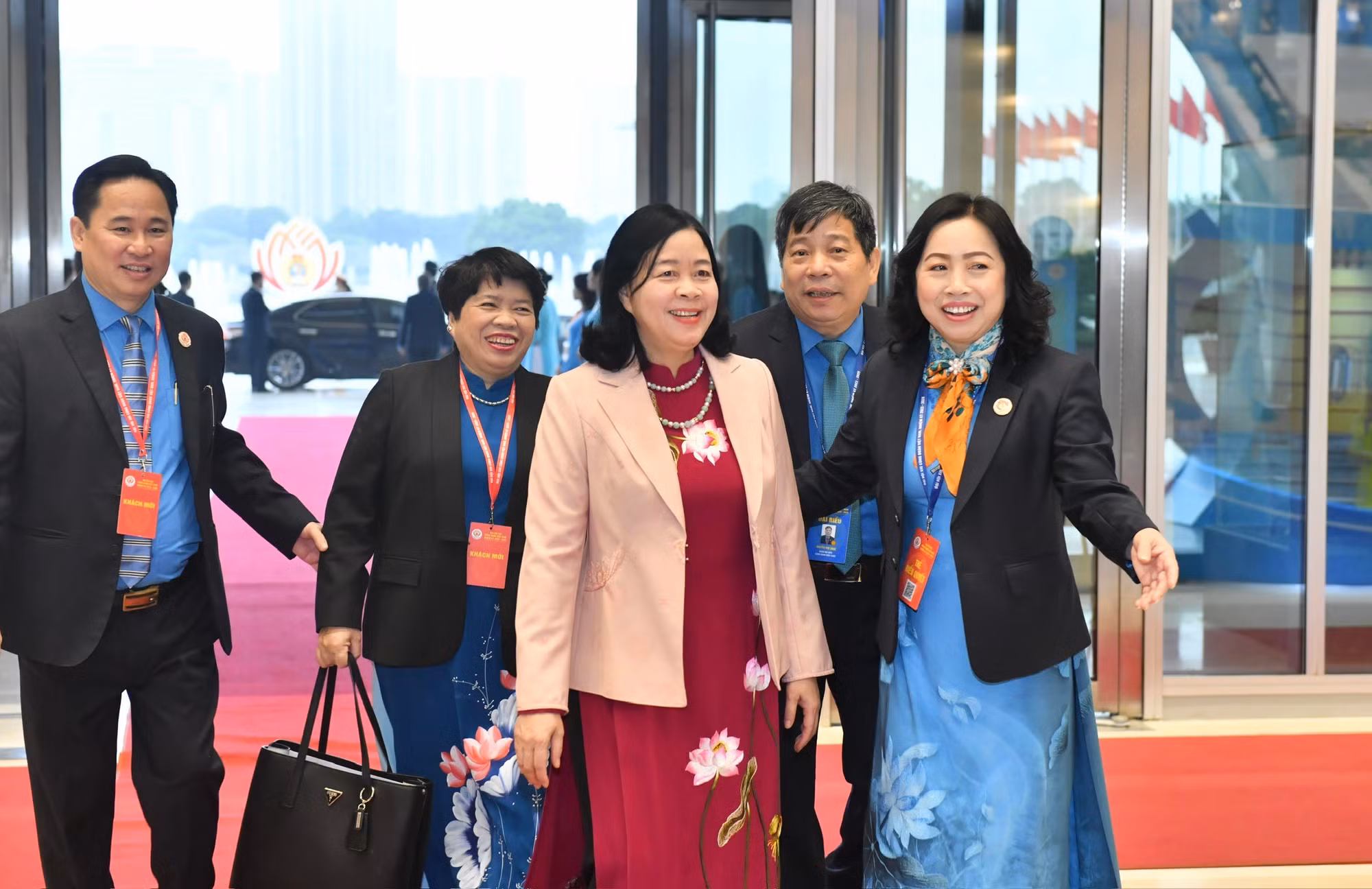 Trưởng Ban Dân vận Trung ương Bùi Thị Minh Hoài đến dự đại hội. Trưởng Ban Dân vận Trung ương Bùi Thị Minh Hoài đến dự đại hội.