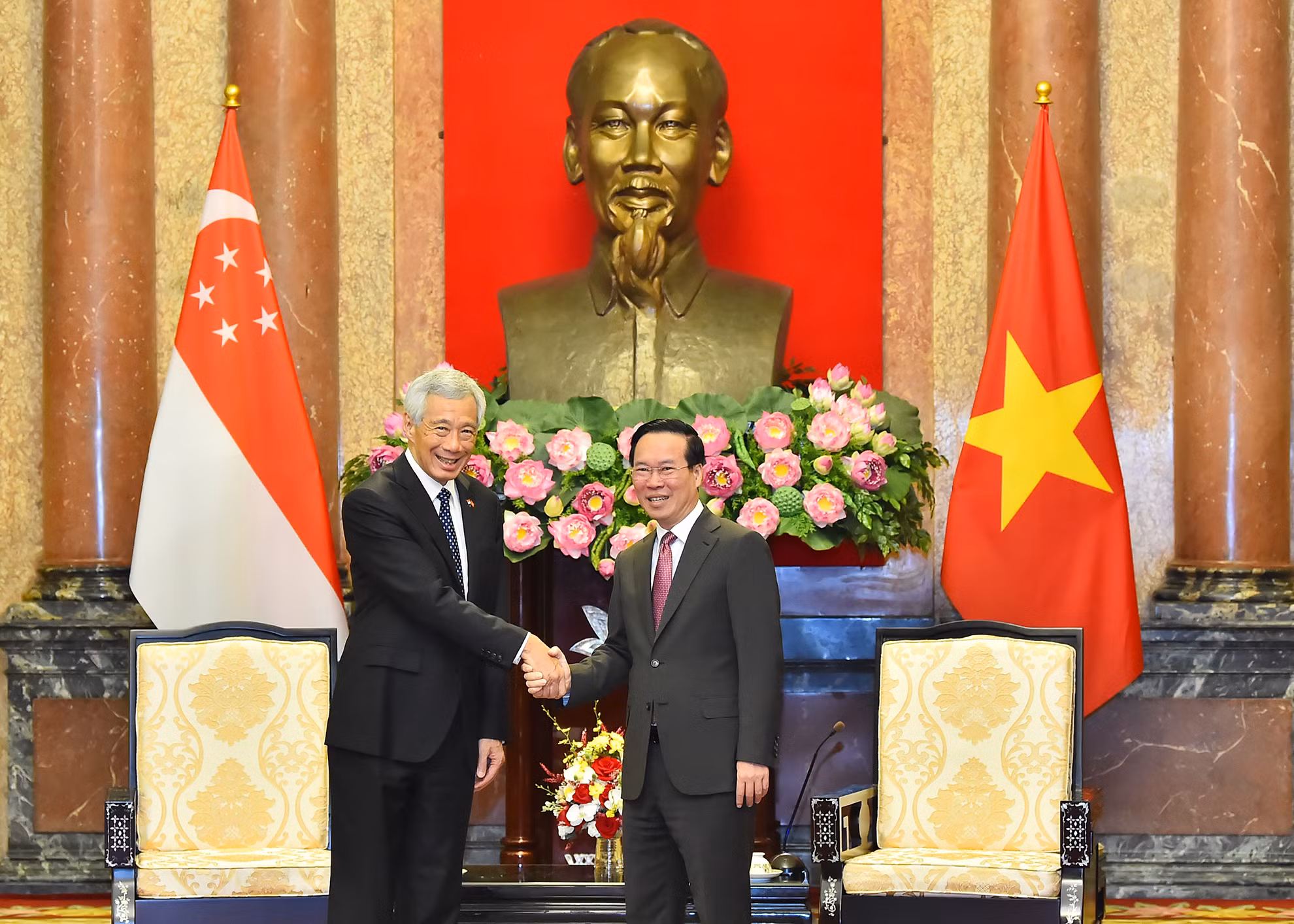 Chủ tịch nước Võ Văn Thưởng và Thủ tướng Cộng hòa Singapore Lý Hiển Long tại buổi tiếp.