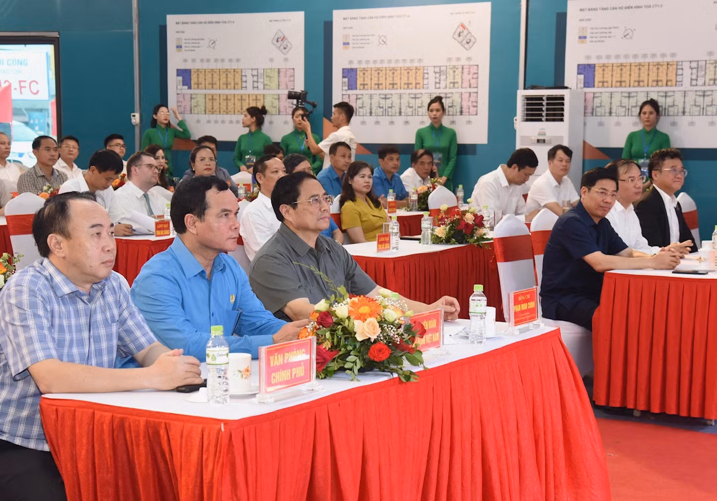Thủ tướng Phạm Minh Chính và các đại biểu tham dự lễ khởi công. Thủ tướng Phạm Minh Chính và các đại biểu tham dự lễ khởi công.