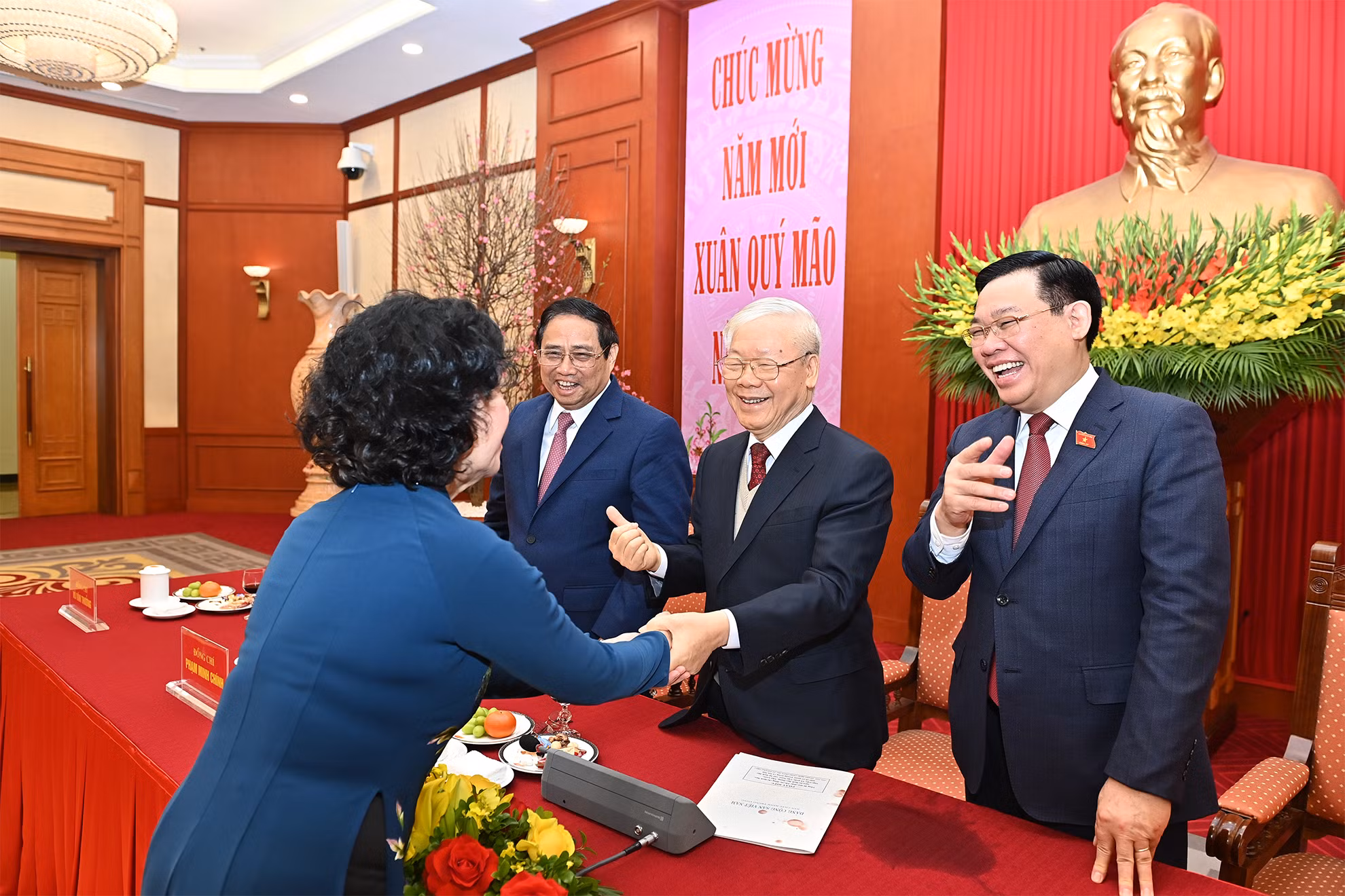 Tổng Bí thư Nguyễn Phú Trọng chúc Tết các đồng chí lãnh đạo và nguyên lãnh đạo Đảng, Nhà nước.